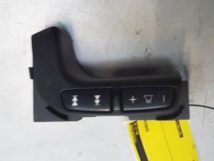 Used Steering wheel mounted radio control Volvo XC70 (SZ) Price € 30,00 Margin scheme offered by Poolman autodemontage