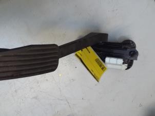 Used Accelerator pedal Volvo V70 (SW) Price € 40,00 Margin scheme offered by Poolman autodemontage
