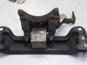 Used Gearbox mount Mercedes E Combi (S211) 2.2 E-220 CDI 16V Price € 20,00 Margin scheme offered by Poolman autodemontage