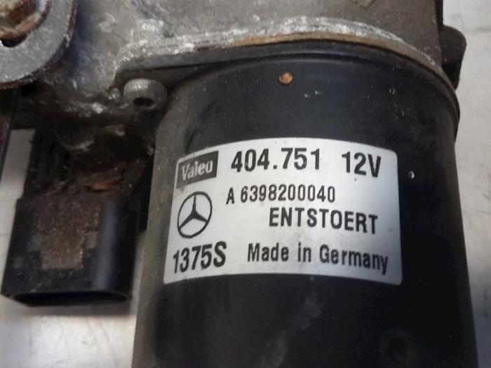 Wiper motor + mechanism from a Mercedes-Benz Vito (639.6) 2.2 109 CDI 16V 2005