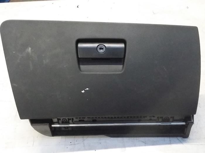Glovebox from a BMW 3 serie Touring (E91) 320d 16V Corporate Lease 2007