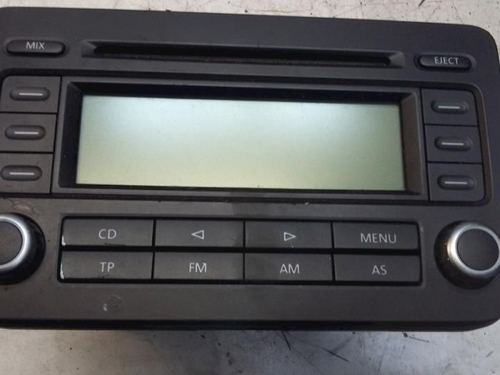 Radio from a Volkswagen Passat Variant (3C5) 2.0 TDI 140 2008