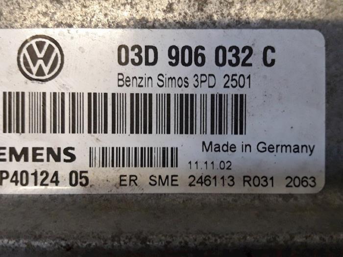 Ordinateur gestion moteur d'un Volkswagen Polo IV (9N1/2/3) 1.2 2002