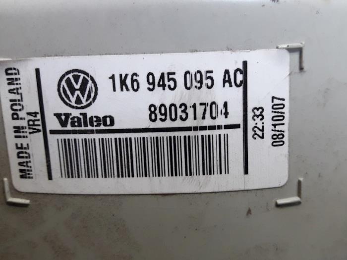 Taillight, left from a Volkswagen Golf V (1K1) 1.4 16V 2005