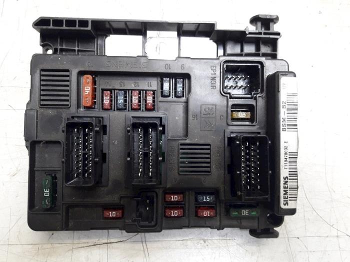 Fuse box Peugeot 206 - T118470002 - Poolman autodemontage