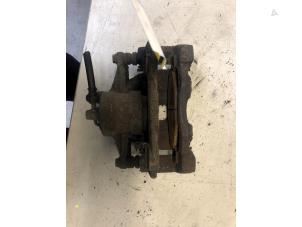 Used Front brake calliper, right Toyota Avensis Wagon (T25/B1E) 2.0 16V D-4D-F Price € 20,00 Margin scheme offered by Poolman autodemontage