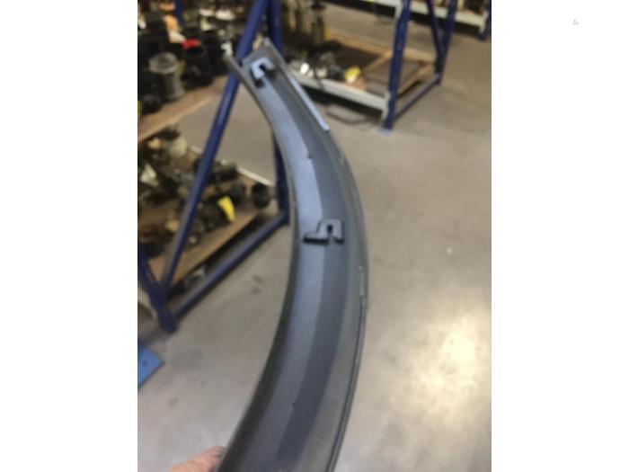 Flared wheel arch from a Volvo XC70 (BZ) 2.4 D5 20V AWD 2009