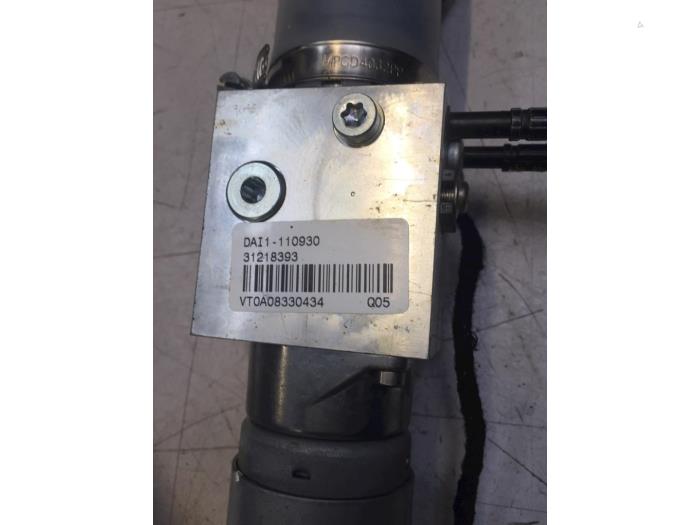 Motor for power tailgate closer from a Volvo XC70 (BZ) 2.4 D5 20V AWD 2009