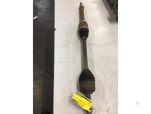 Used Front drive shaft, right Renault Scénic III (JZ) 1.5 dCi 105 Price € 30,00 Margin scheme offered by Poolman autodemontage