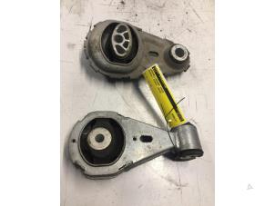 Used Gearbox mount Renault Scénic III (JZ) 1.5 dCi 105 Price € 20,00 Margin scheme offered by Poolman autodemontage