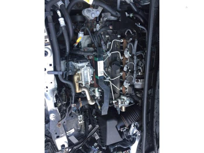 Caja de cambios de un Toyota Avensis Wagon (T27) 2.0 16V D-4D-F 2013