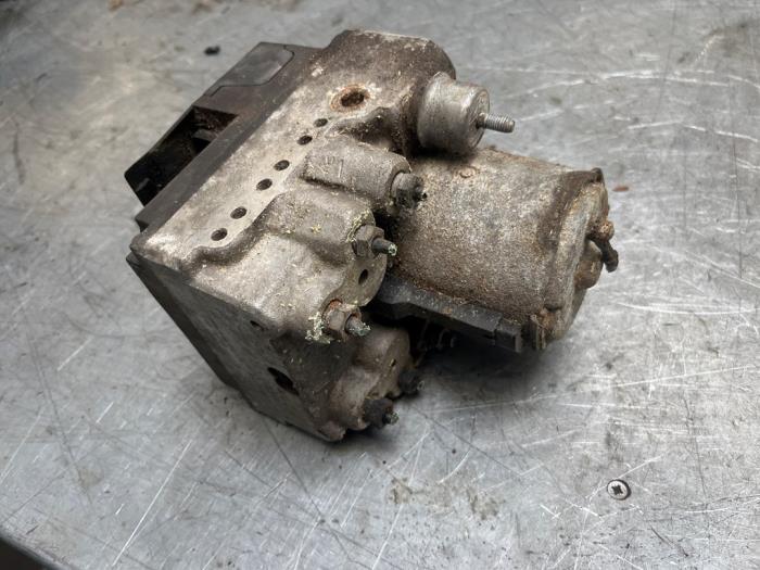 Begagnade ABS-pump Audi A6 Avant Quattro (C4) 2.8 V6 30V Pris € 50,00 Marginaltabell erbjuds av Poolman autodemontage
