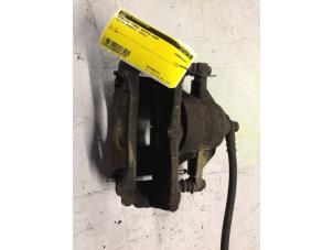 Used Front brake calliper, right Toyota Avensis Wagon (T27) 2.0 16V D-4D-F Price € 30,00 Margin scheme offered by Poolman autodemontage