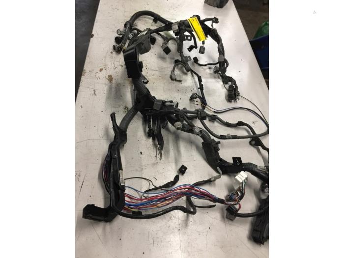 Wiring harness engine room from a Toyota Avensis Wagon (T27) 2.0 16V D-4D-F 2013