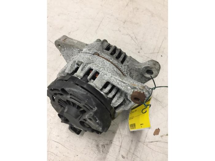 Dynamo från en Toyota Corolla Wagon (E12) 1.4 16V VVT-i 2005