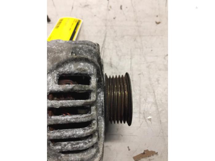 Dynamo från en Toyota Corolla Wagon (E12) 1.4 16V VVT-i 2005