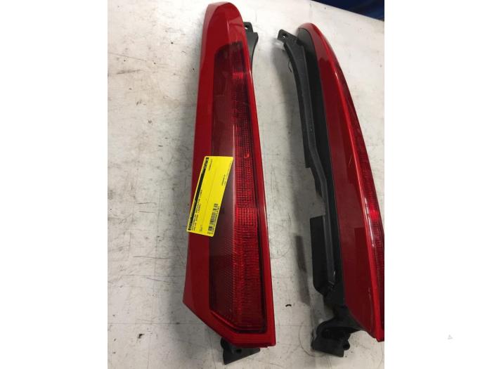 Tailgate reflector, left from a Volvo XC90 I 2.9 T6 24V 2004