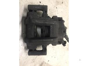 Used Front brake calliper, right BMW 3 serie Touring (F31) 320d 2.0 16V EfficientDynamicsEdition Price € 30,00 Margin scheme offered by Poolman autodemontage