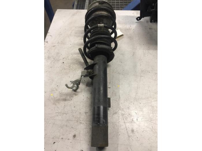 Front shock absorber rod, right from a BMW 1 serie (E81) 118i 16V 2010