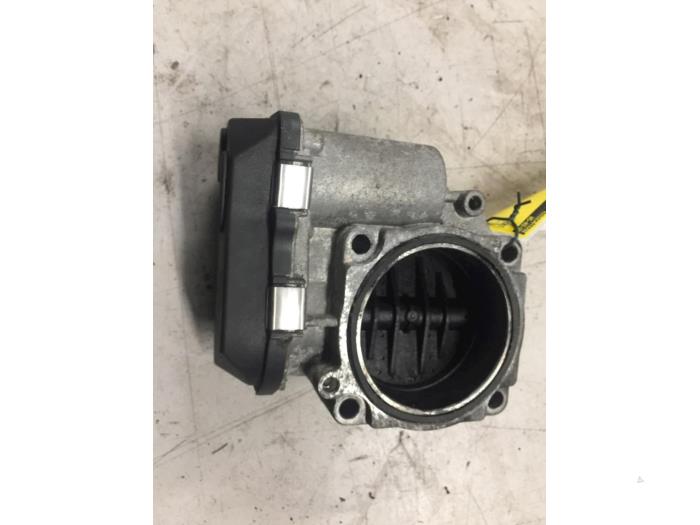 Throttle body from a BMW 1 serie (E81) 118i 16V 2010