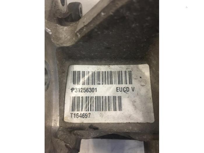Front differential from a Volvo XC60 I (DZ) 2.4 D5 20V AWD 2008