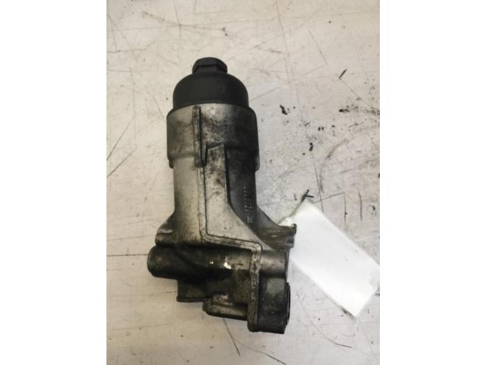 Oil filter housing from a Mercedes-Benz A (W169) 2.0 A-180 CDI 16V 3-Drs. 2010