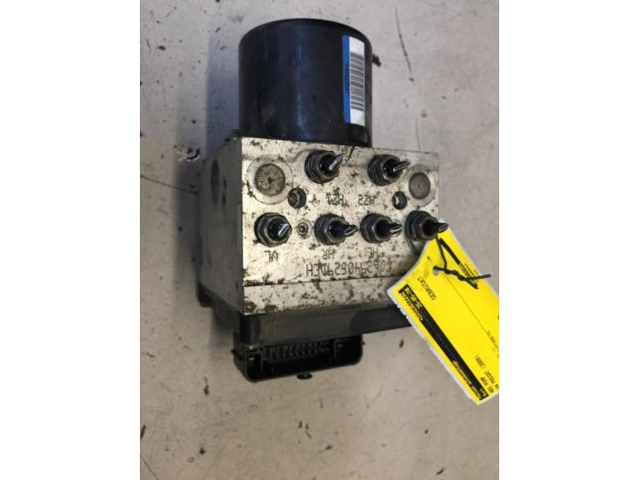 Begagnade ABS-pump Volkswagen Passat Variant (3C5) 2.0 FSI 16V Pris € 100,00 Marginaltabell erbjuds av Poolman autodemontage