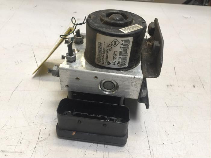 Begagnade ABS-pump Renault Twingo II (CN) 1.2 Pris € 30,00 Marginaltabell erbjuds av Poolman autodemontage