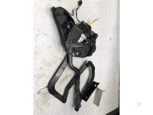 Używane Zawias dachu cabrio Audi RS 5 (8F7) 4.2 V8 32V Cena € 30,00 Procedura marży oferowane przez Poolman autodemontage