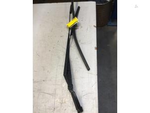 Used Set of wiper blades Renault Clio IV (5R) 0.9 Energy TCE 90 12V Price € 20,00 Margin scheme offered by Poolman autodemontage