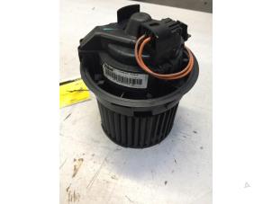 Used Heating and ventilation fan motor Renault Clio IV (5R) 0.9 Energy TCE 90 12V Price € 30,00 Margin scheme offered by Poolman autodemontage