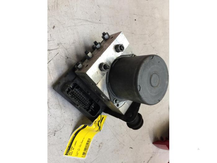 Begagnade ABS-pump Audi A5 Cabrio (8F7) 2.0 TFSI 16V Pris € 75,00 Marginaltabell erbjuds av Poolman autodemontage