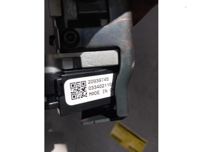 Ignition lock + key from a Daewoo Cruze 1.6 16V 2011