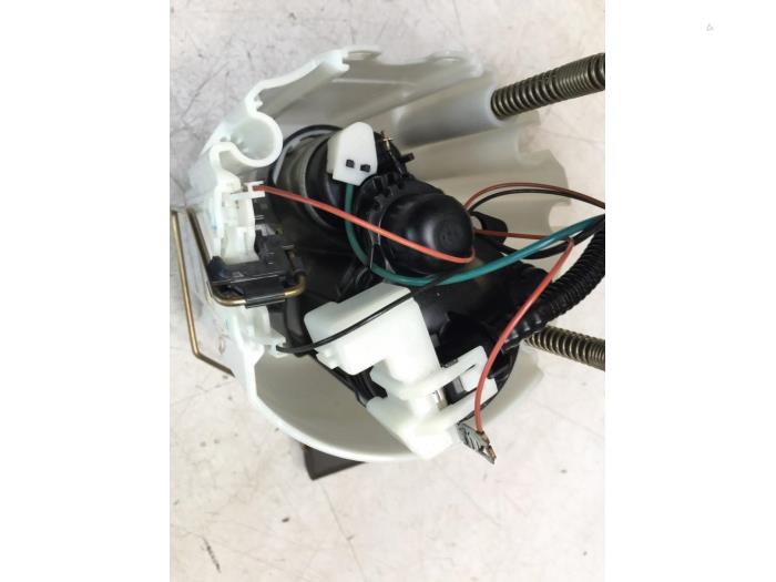 Electric fuel pump from a Daewoo Cruze 1.6 16V 2011