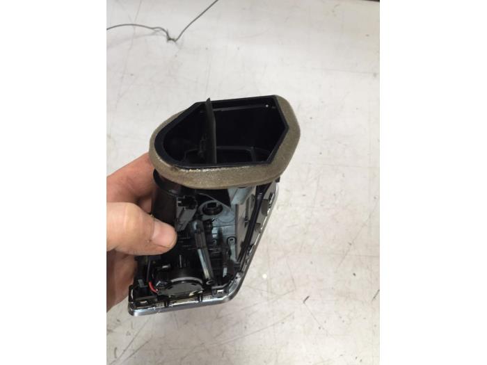 Dashboard vent from a Audi RS 5 (8F7) 4.2 V8 32V 2014