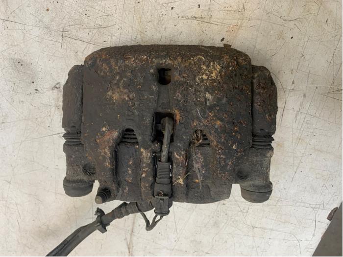 Etrier de frein (pince) avant droit d'un Iveco New Daily IV 35C15V, 35C15V/P 2007