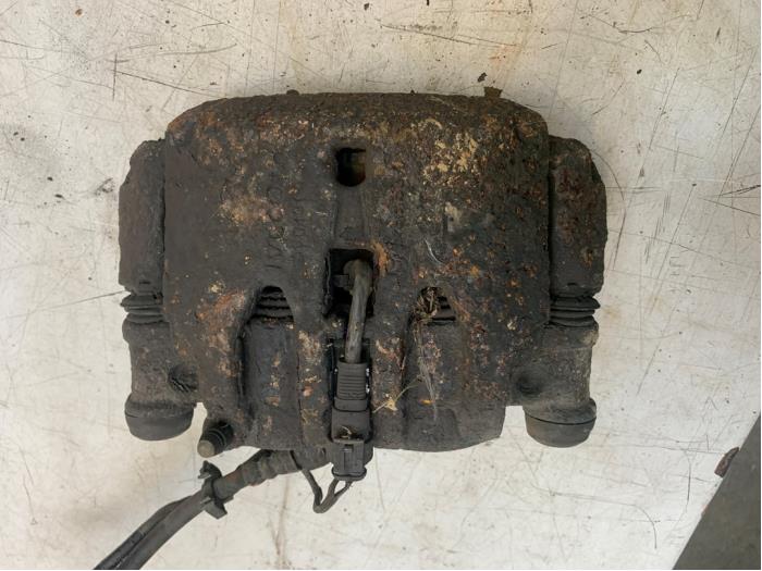 Etrier de frein (pince) avant droit d'un Iveco New Daily IV 35C15V, 35C15V/P 2007