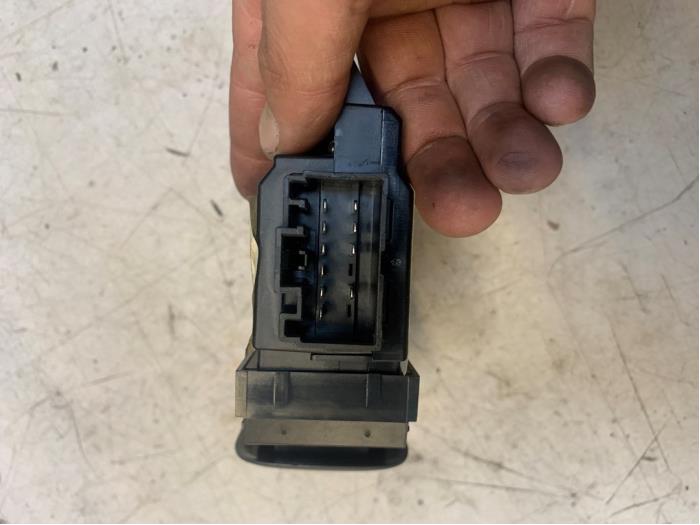 Electric window switch from a Volvo XC90 I 2.4 D5 20V 2007
