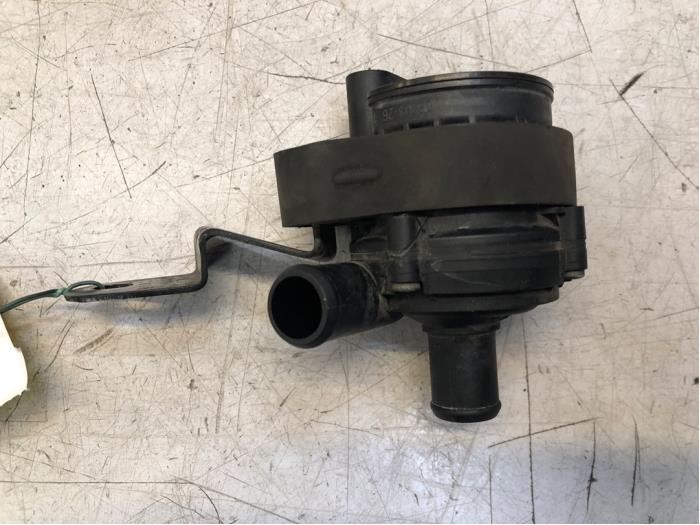 Begagnade Extra vattenpump Mercedes ML II (164/4JG) 3.0 ML-320 CDI 4-Matic V6 24V Pris € 20,00 Marginaltabell erbjuds av Poolman autodemontage