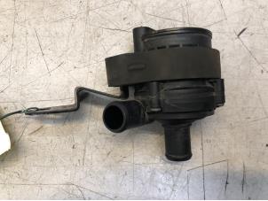 Used Additional water pump Mercedes ML II (164/4JG) 3.0 ML-320 CDI 4-Matic V6 24V Price € 20,00 Margin scheme offered by Poolman autodemontage