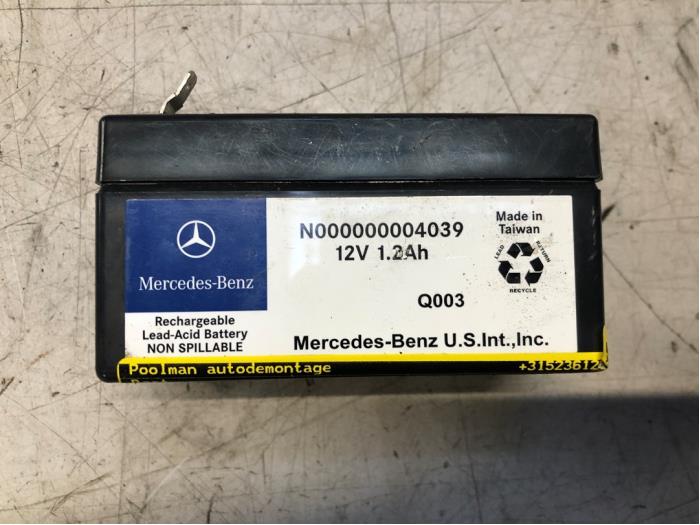Batería de reserva de un Mercedes-Benz ML II (164/4JG) 3.0 ML-280 CDI 4-Matic V6 24V 2008