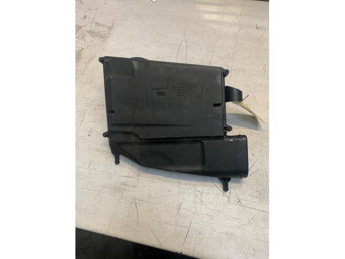 Begagnade Luftfilter Mercedes ML II (164/4JG) 3.0 ML-280 CDI 4-Matic V6 24V Pris € 30,00 Marginaltabell erbjuds av Poolman autodemontage