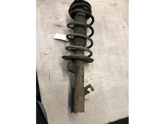Front shock absorber rod, left from a Nissan Qashqai (J10) 2.0 16V 4x4 2010
