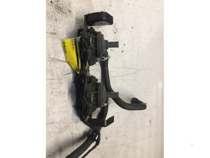 Begagnade Vattenpump Volvo V60 I (FW/GW) 2.4 D6 20V Plug-in Hybrid AWD Pris € 49,00 Marginaltabell erbjuds av Poolman autodemontage
