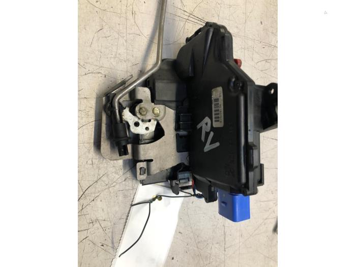 Serrure portière mécanique 4portes avant droite d'un Audi A8 (D3) 4.2 TDI V8 32V Quattro 2006