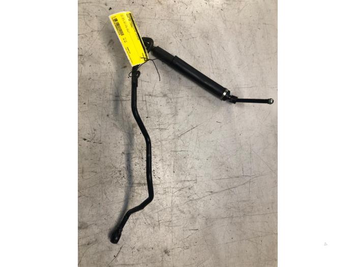 Power steering line from a Audi A8 (D3) 4.2 TDI V8 32V Quattro 2006