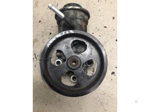 Used Power steering pump Toyota Avensis Wagon (T25/B1E) 2.0 16V D-4D-F Price € 30,00 Margin scheme offered by Poolman autodemontage