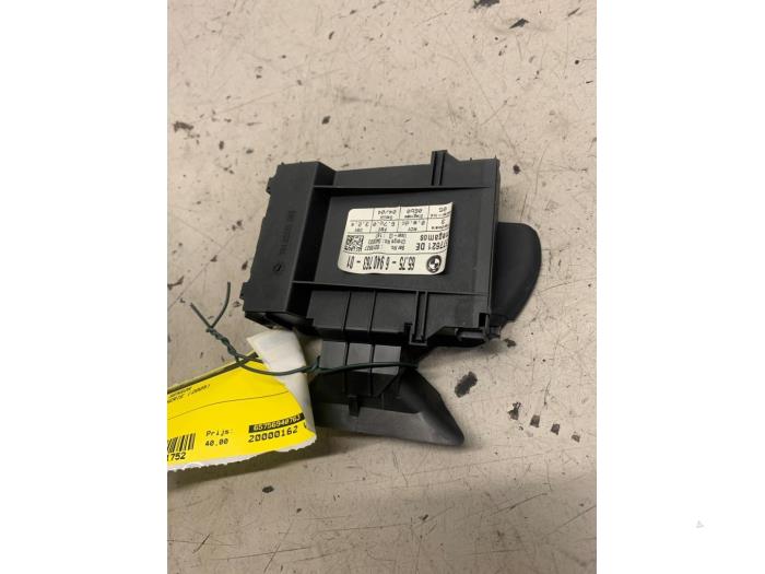 Begagnade Larmsensor BMW 7 serie (E65/E66/E67) 745i,Li 4.4 V8 32V Pris € 30,00 Marginaltabell erbjuds av Poolman autodemontage