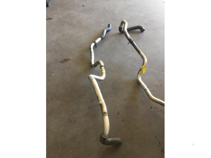 Begagnade Vattenrör Porsche 911 (996) 3.4 Carrera 24V Pris € 50,00 Marginaltabell erbjuds av Poolman autodemontage