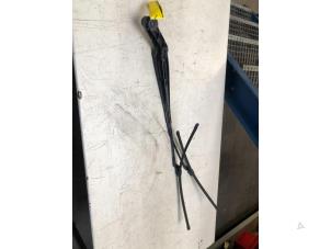 Used Front wiper arm Fiat Ducato (250) 3.0 D 177 MultiJet II Power Price € 36,30 Inclusive VAT offered by Poolman autodemontage